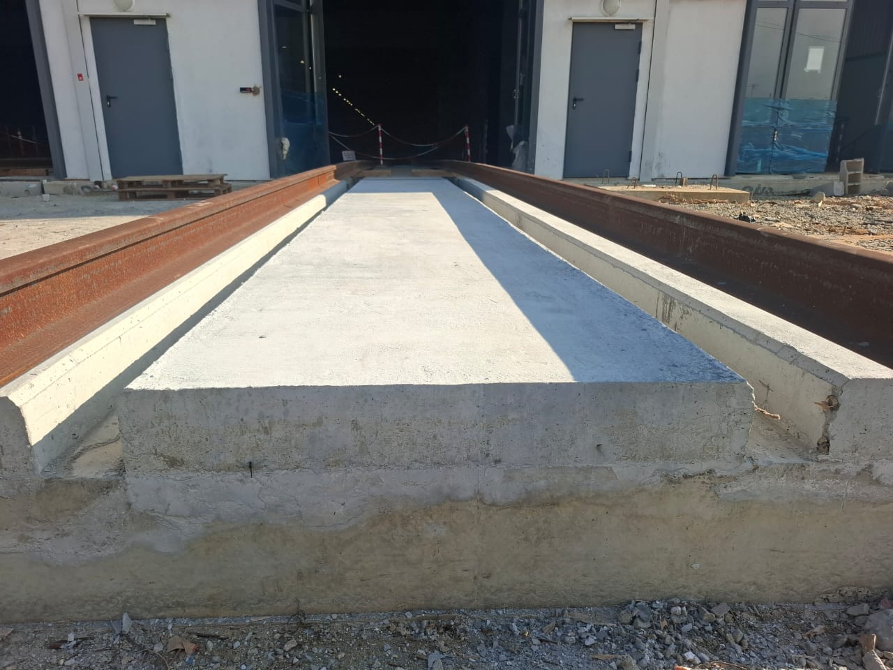 Piste lourde avec rail à Abobo pour COLAS RAIL