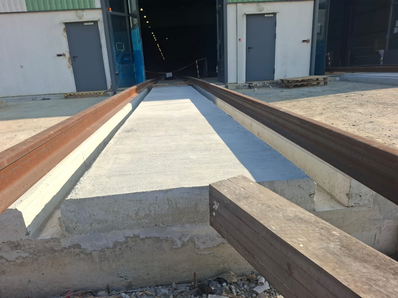 Piste lourde avec rail à Abobo pour COLAS RAIL