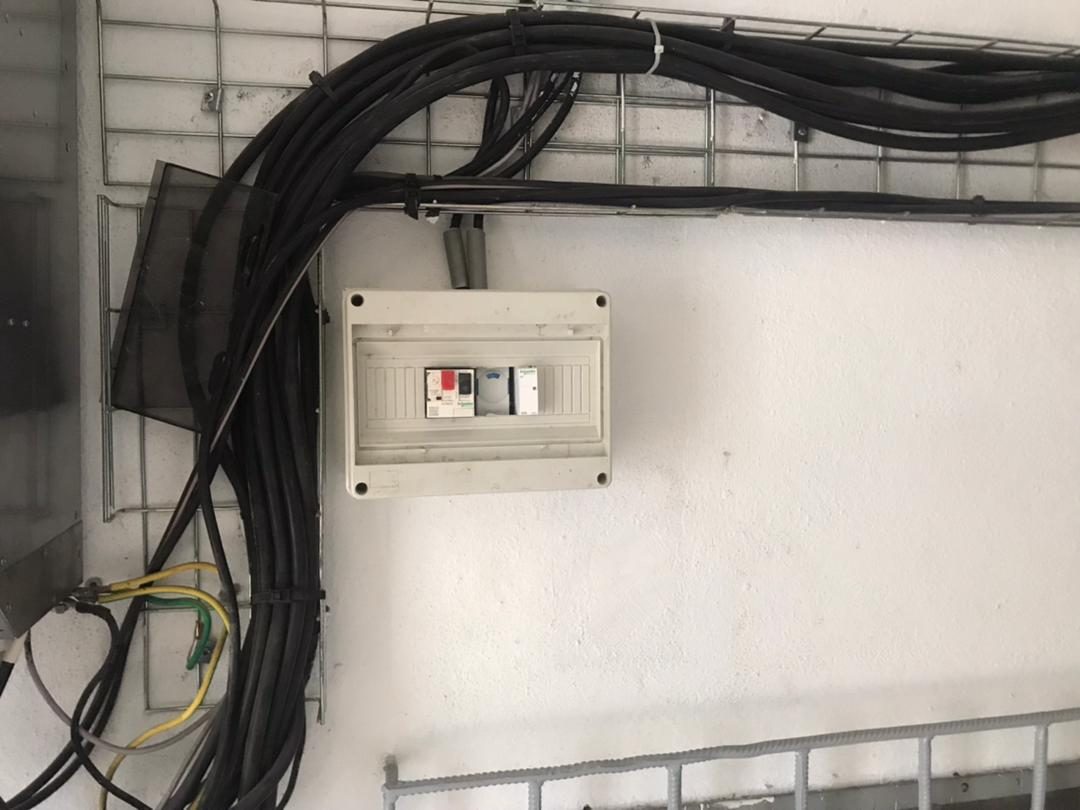 Vue complémentaire : Installation d’extracteurs d’air · SITE INDUSTRIEL