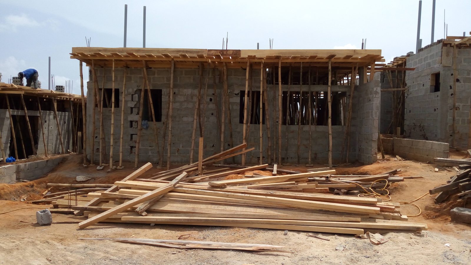 Construction de trois villas duplex · CHANTIER DE CONSTRUCTION